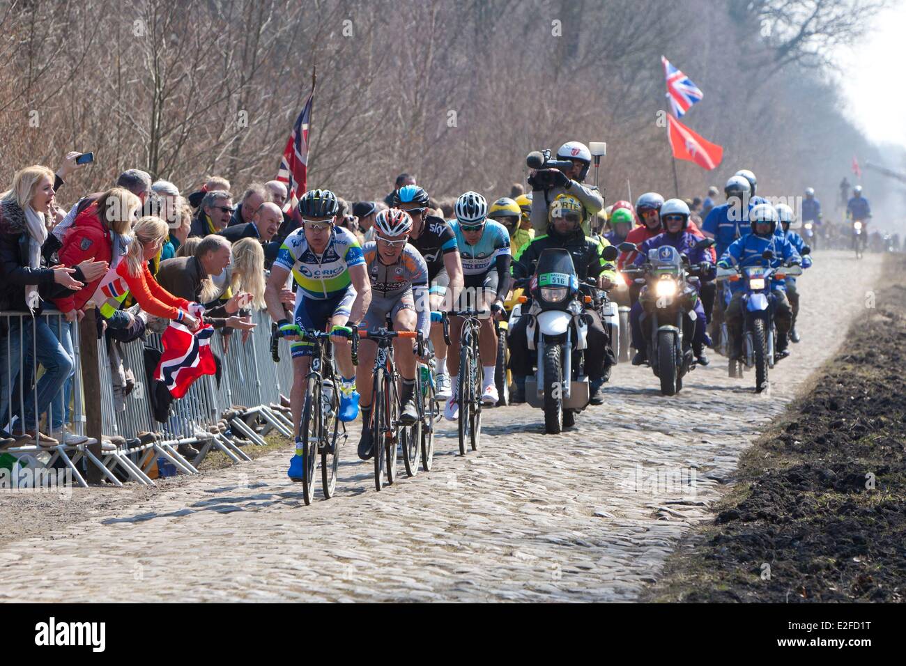 Francia, Nord, Wallers, Parigi Roubaix corsa di ciclismo, passando in acciottolato del gap di Wallers Arenberg Foto Stock