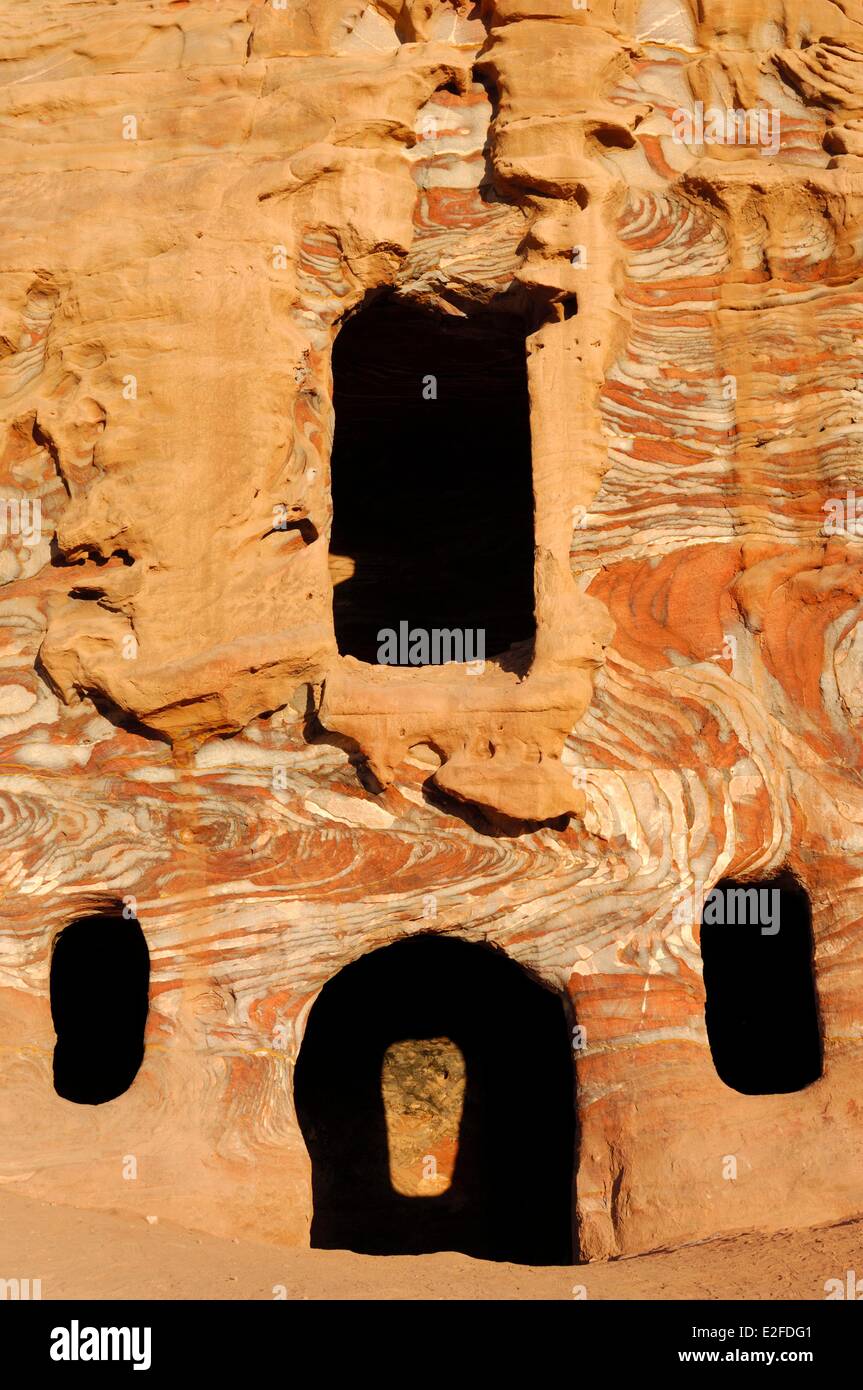Giordania, Ma'an Governatorato, Nabaean sito archeologico di Petra elencati come patrimonio mondiale dall' UNESCO, tomba reale vicino alla tomba di URN Foto Stock