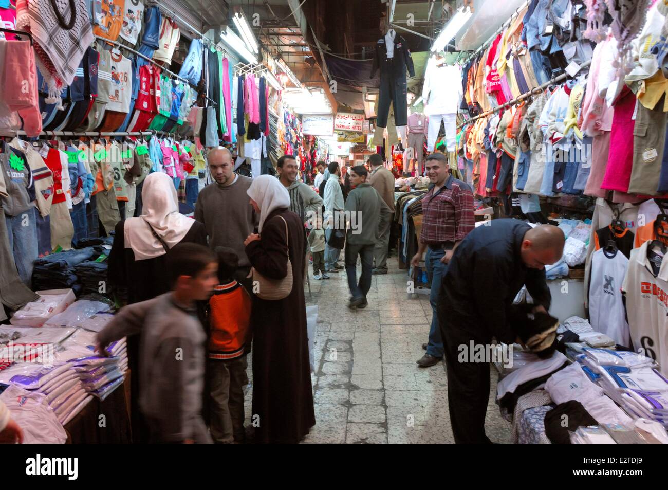 Giordania, Governatorato di Amman, Amman, King Faisal Street, negozi del souk Foto Stock