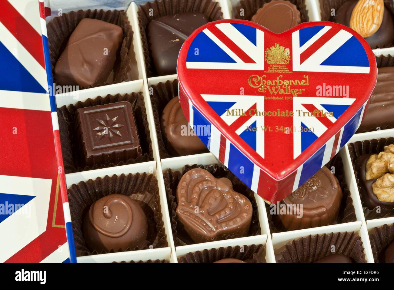 Regno Unito Londra Bond Street Chocolatier Charbonnel et Walker è stata fondata nel 1875 e fornitore ufficiale della Corte Reale Foto Stock