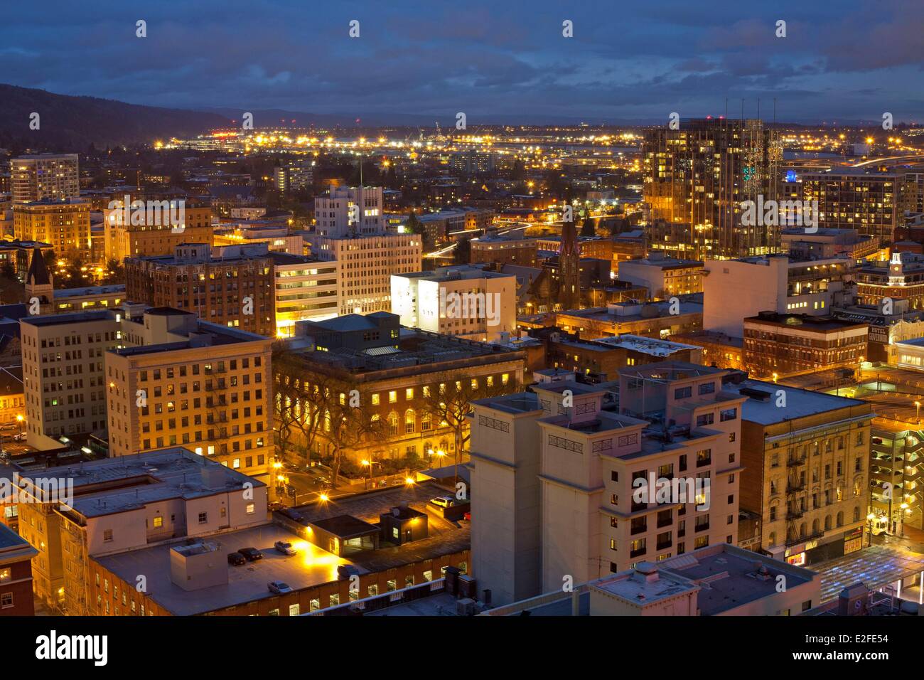 Stati Uniti, Oregon, Portland, vista generale della città al crepuscolo Foto Stock