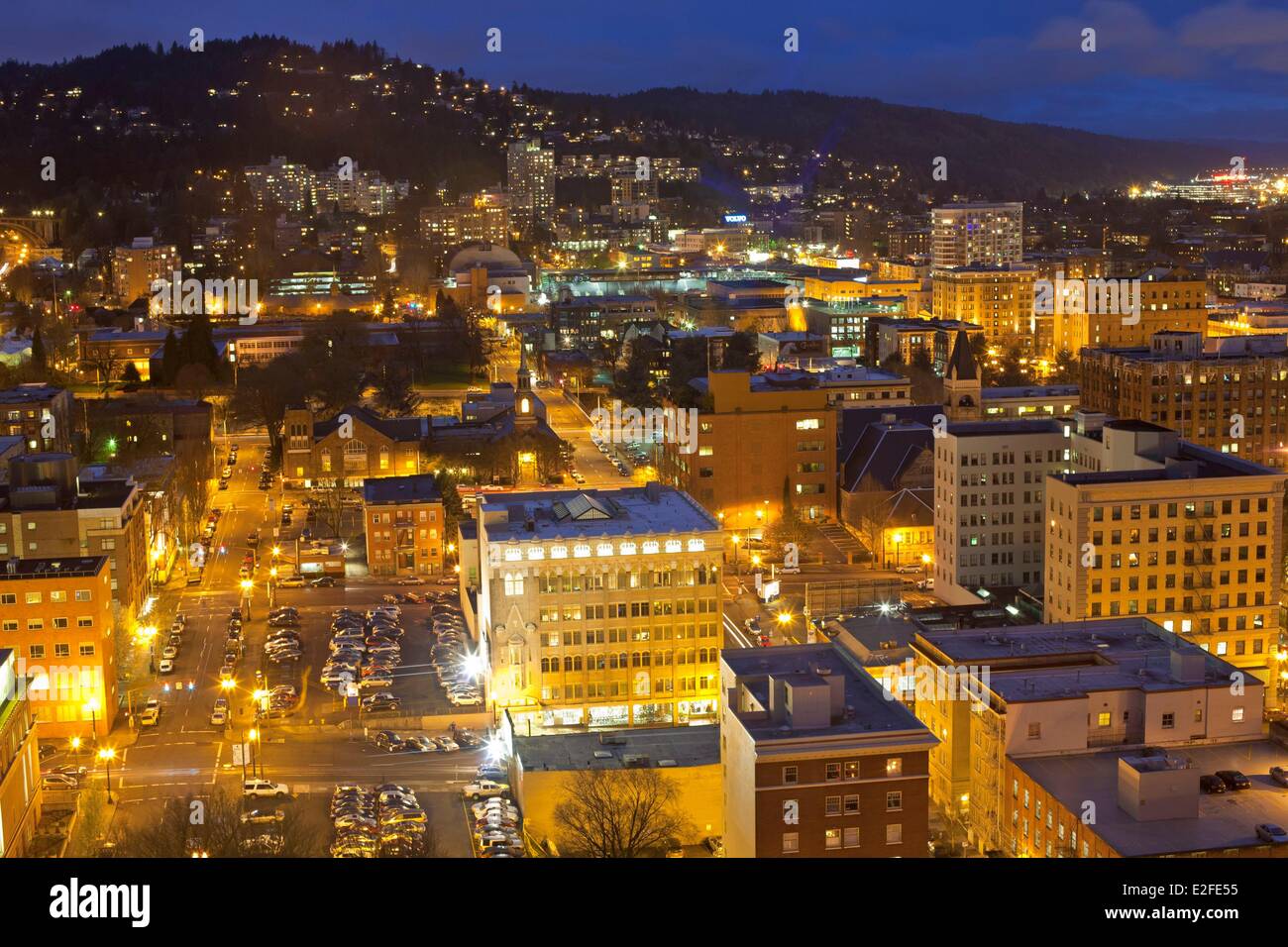 Stati Uniti, Oregon, Portland, vista generale della città al crepuscolo Foto Stock