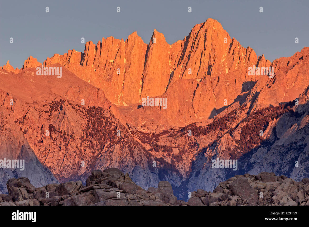 Stati Uniti California Inyo National Forest Sierra Nevada Monte Whitney (14,505 piedi/4,421 m), la vetta più alta di Foto Stock