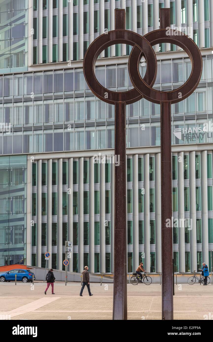 Germania, Amburgo, Deichtorhallen, scultura moderna sul quadrato Foto Stock
