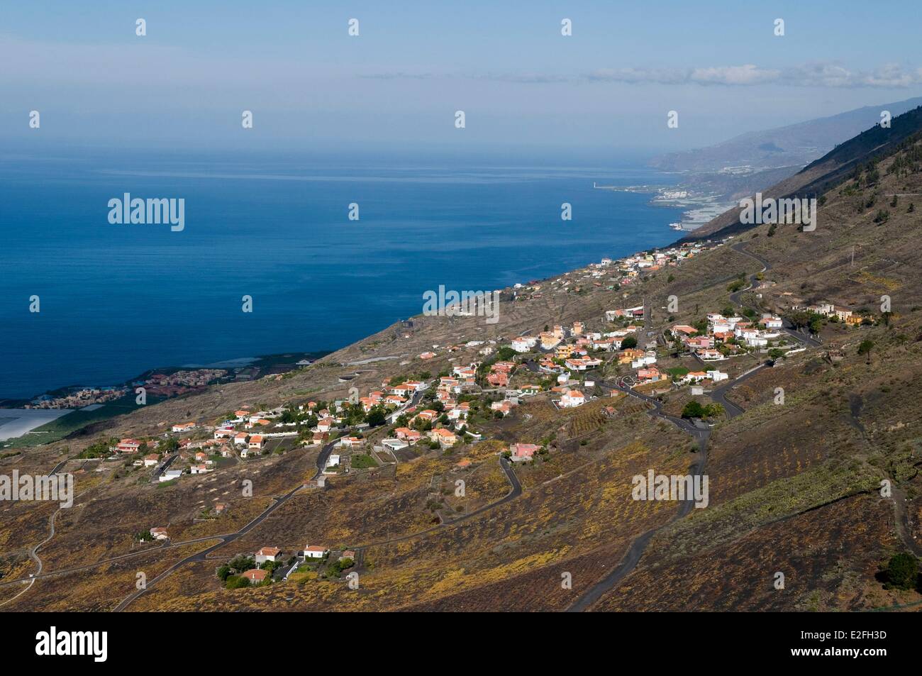 Spagna Isole Canarie La Palma, El Paso, Parco Nazionale de La Caldera de Taburiente, il mare e le montagne dal cratere Foto Stock