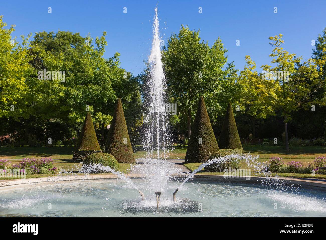Francia, Seine et Marne, Coulommiers, getto d'acqua nel Jardin a la francaise progettato da Claude Mollet nel Parc des Capucins, 3 Foto Stock