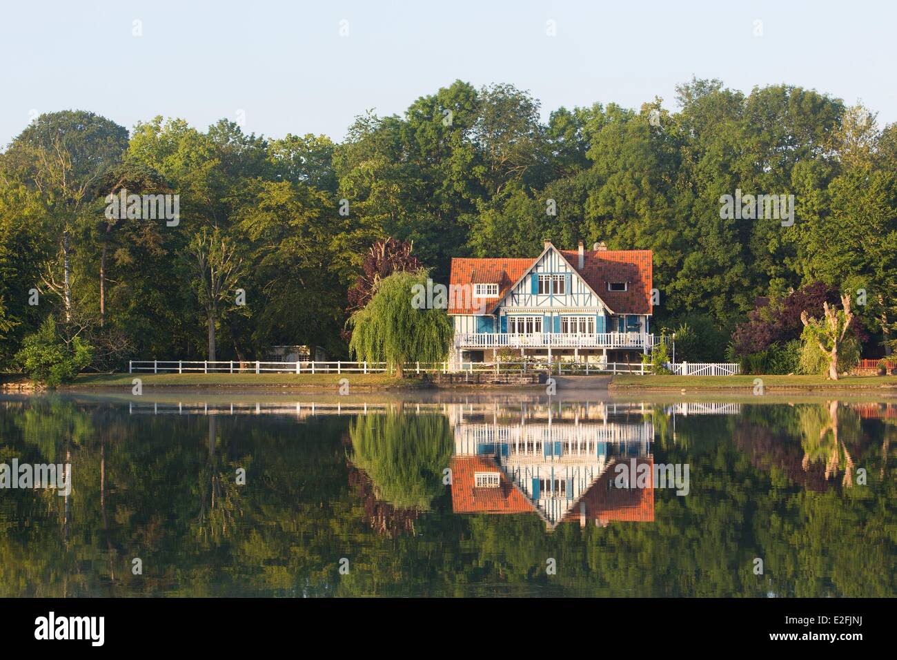 Francia, Seine et Marne, Fontaine le Port, casa sulle rive del fiume Senna Foto Stock