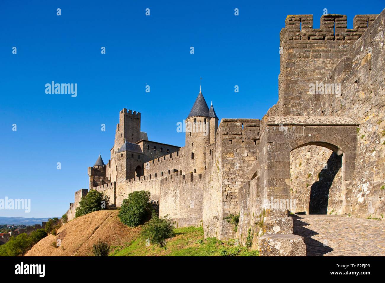 Francia, Aude, Carcassonne, città medievale elencati come patrimonio mondiale dall' UNESCO, Porte d'Aude Foto Stock