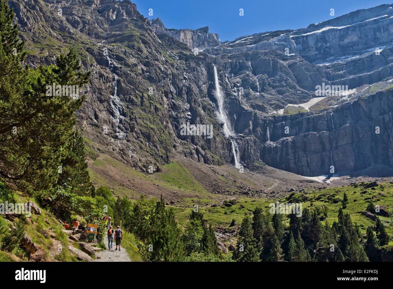 Francia Hautes Pirenei Parc National des Pyrenees (Parco Nazionale dei Pirenei) Cirque de Gavarnie elencati come patrimonio mondiale dall' UNESCO Foto Stock