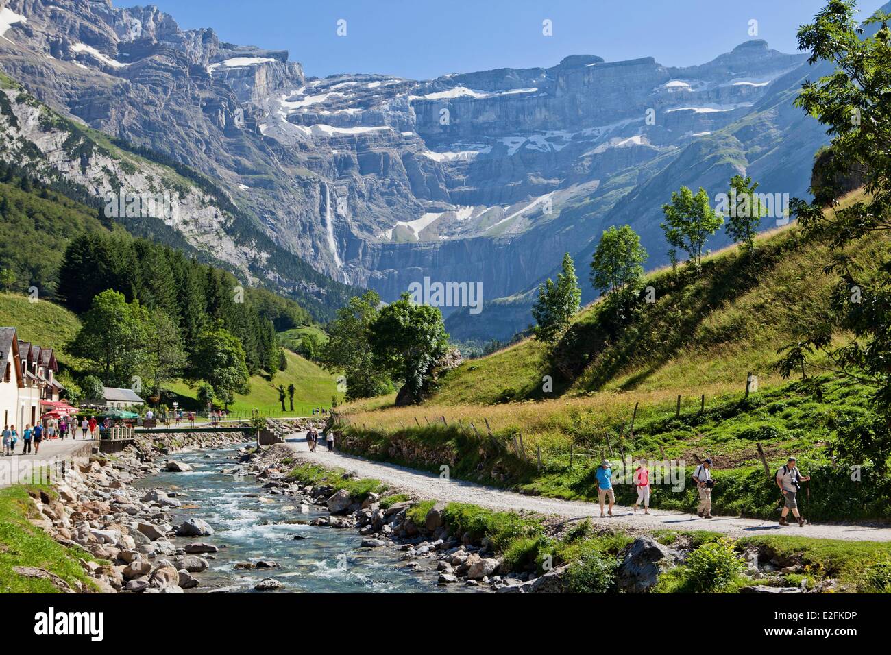Francia Hautes Pirenei Parc National des Pyrenees (Parco Nazionale dei Pirenei) Cirque de Gavarnie elencati come patrimonio mondiale dall' UNESCO Foto Stock