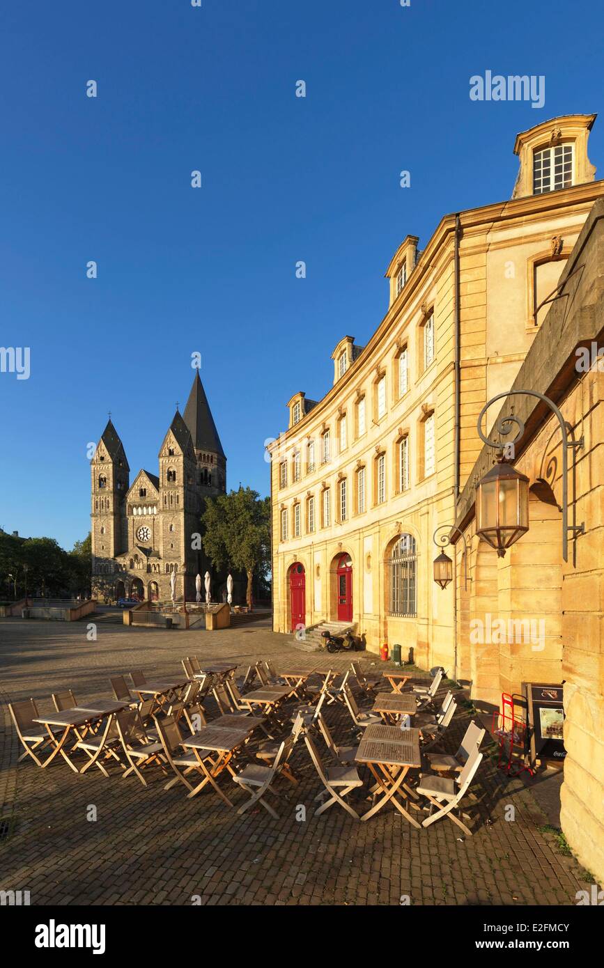 Francia Moselle Metz l isola di Piccolo Saulcy square Comedie il Teatro dell'Opera e il tempio Neuf o chiesa di nove Foto Stock