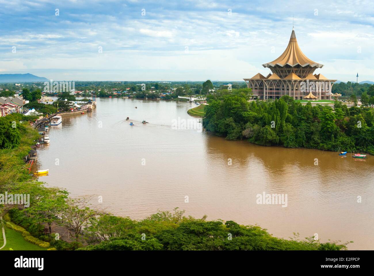 Malaysia Malaysian Borneo Sarawak Stato Kuching fiume Sarawak (Sungai Sarawak) Dewan Undangan Negeri edificio Dun Foto Stock