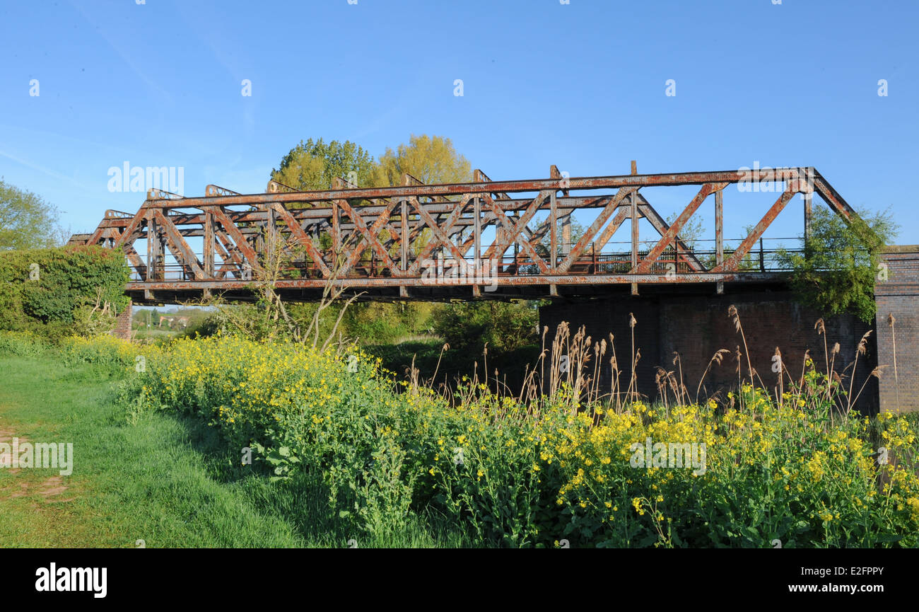 Stannals ponte sulla Greenway, un ferroviarie dismesse, tra Stratford upon Avon e lunga Marston, Warwickshire, Inghilterra, Regno Unito Foto Stock