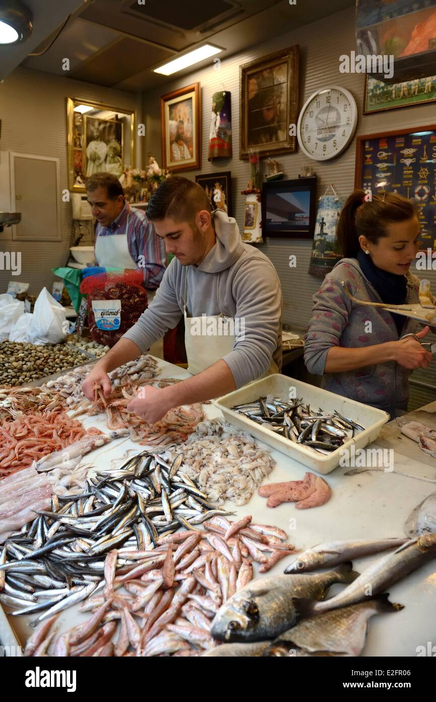 Spagna Andalusia Costa del sol malaga Mercado Central de Atarazanas il mercato del pesce nel mercato centrale Foto Stock
