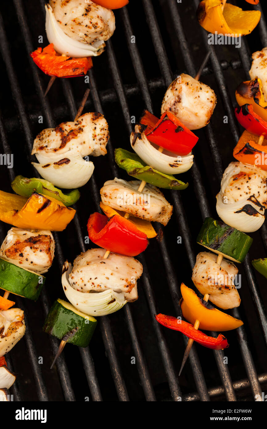 In casa il pollo Shish spiedini con i peperoni e le cipolle Foto Stock