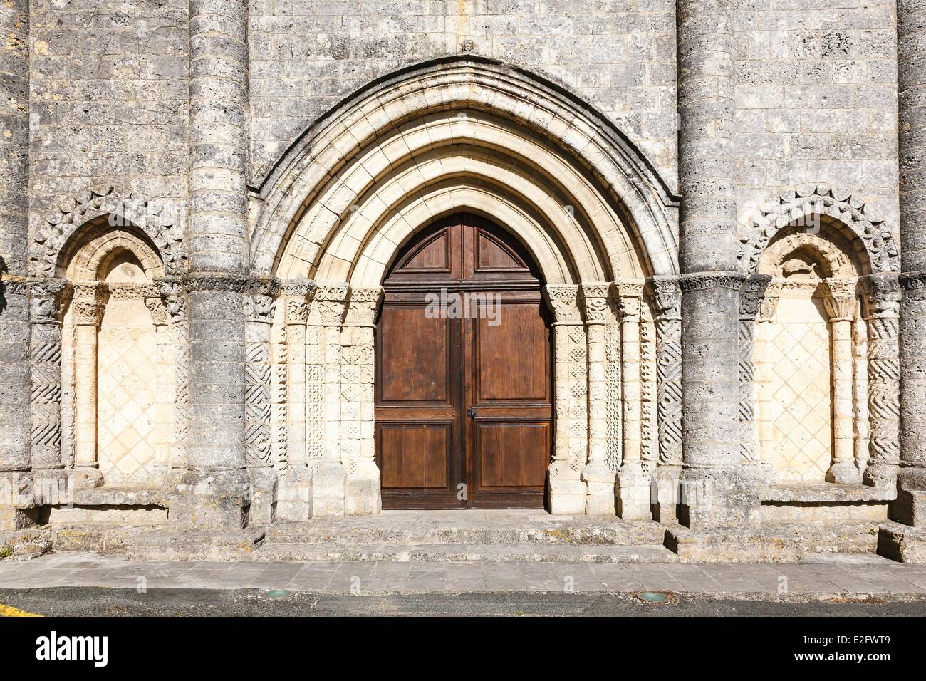 Francia Charente Maritime Saint Georges d'Oleron la facciata della chiesa Foto Stock