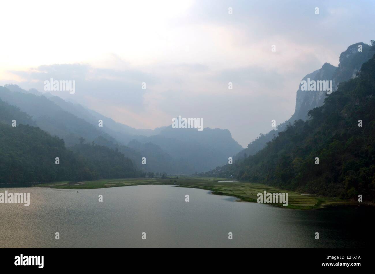 Il Vietnam Bac Kan Provincia Ba essere Parco Nazionale di Ba essere Lago Foto Stock
