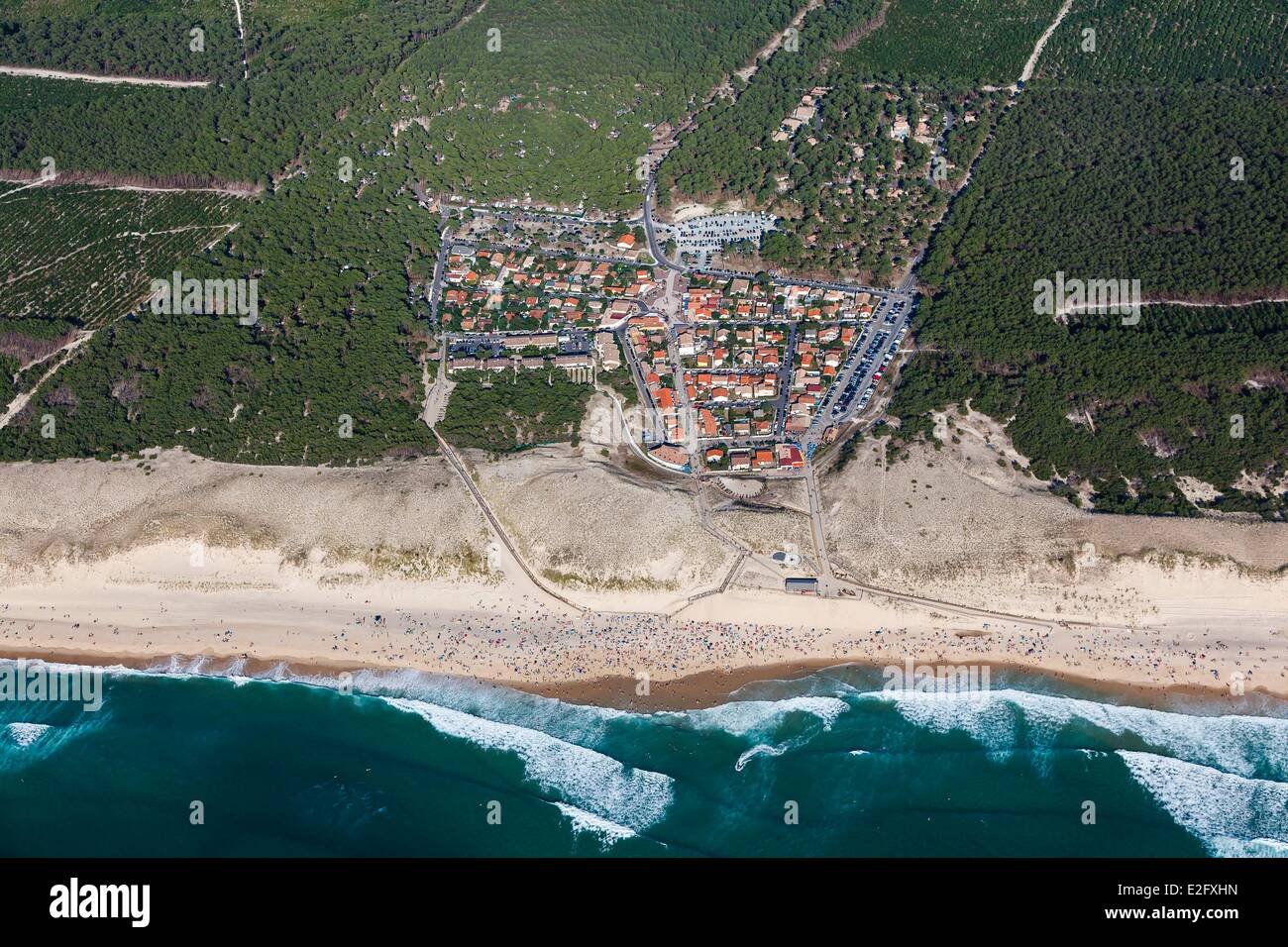 Francia Gironda Carcans Carcans Plage la spiaggia e la pineta (vista aerea) Foto Stock