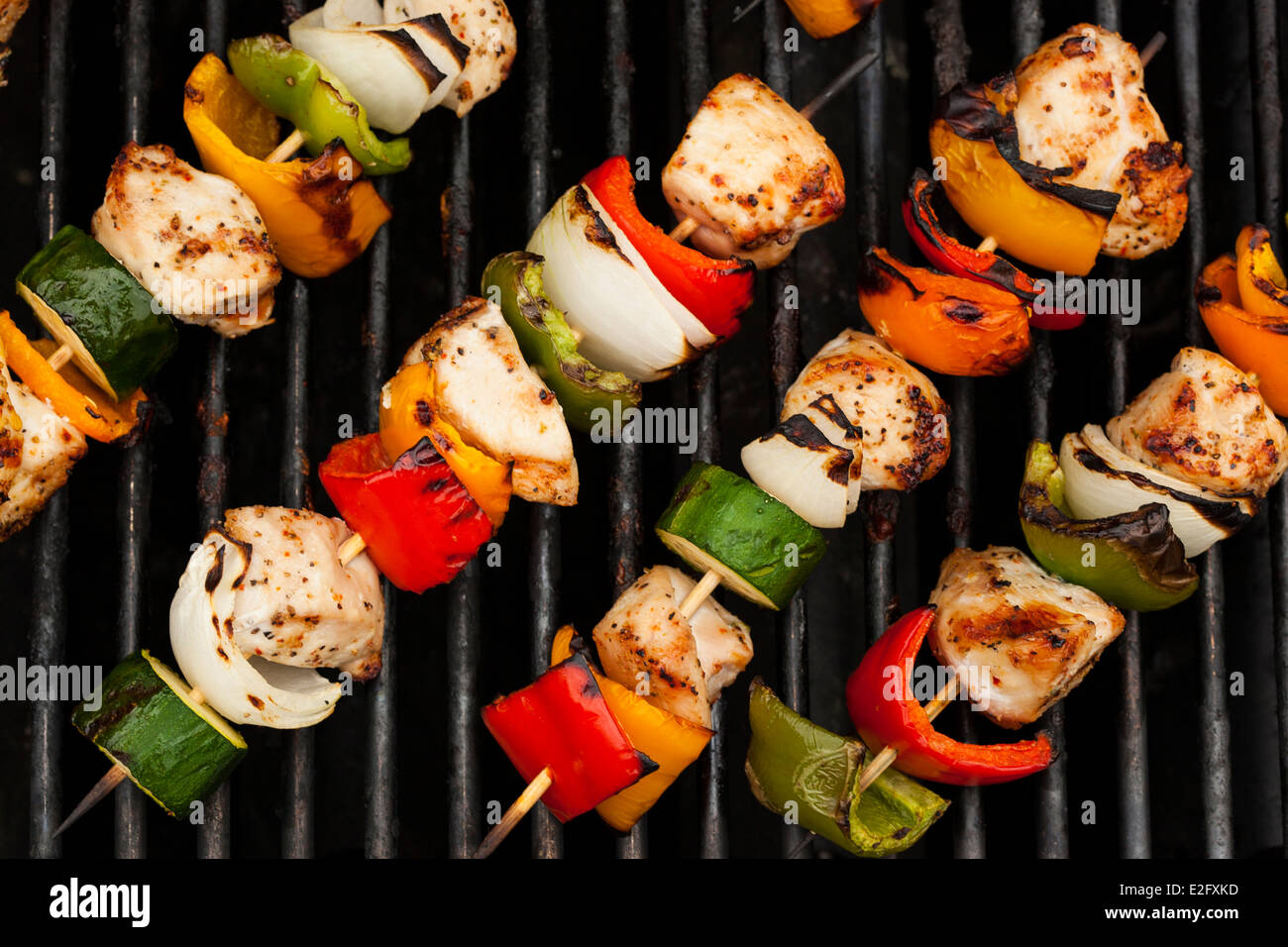 In casa il pollo Shish spiedini con i peperoni e le cipolle Foto Stock