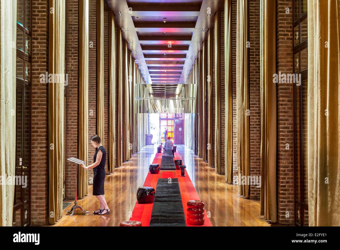 Argentina Buenos Aires Puerto Madero District hotel di lusso Faena inaugurato nel 2004 e decorato con il designer francese Philippe Foto Stock