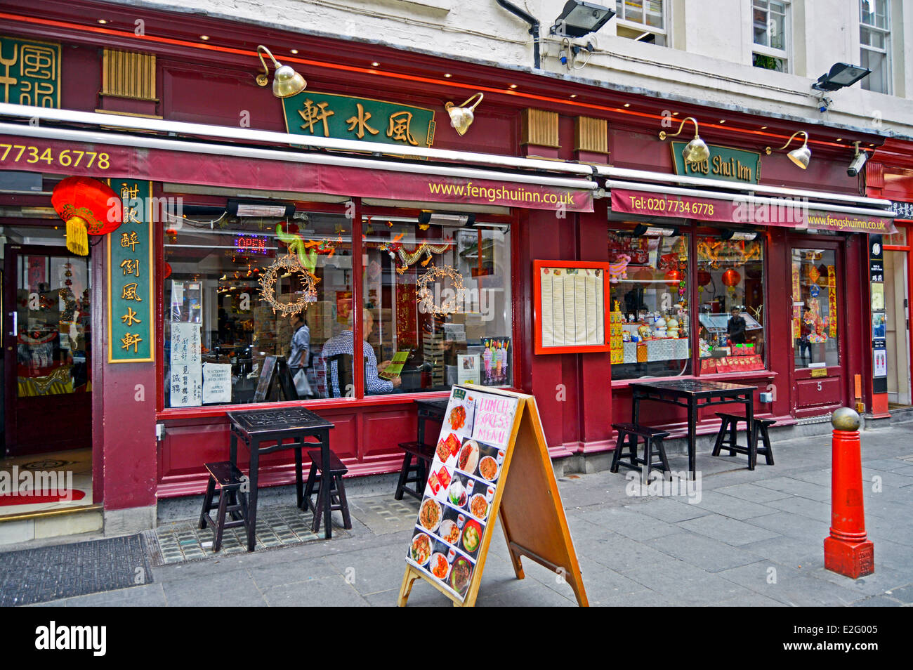 Esterno del ristorante a Chinatown, West End, la City of Westminster, Londra, Inghilterra, Regno Unito Foto Stock