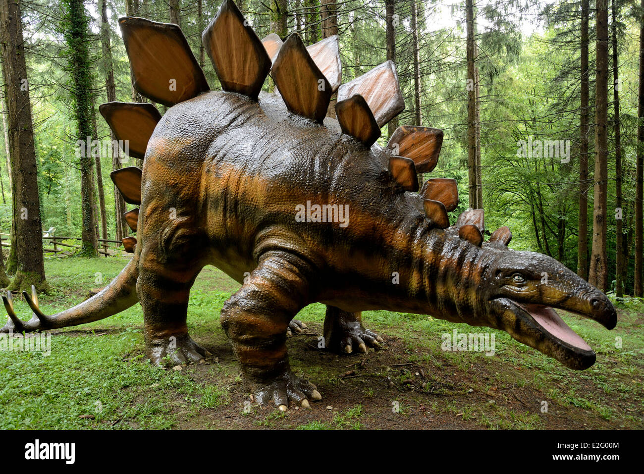 Francia Doubs Charbonnière les Sapins Dino Zoo parco preistorico Stegosaurus Foto Stock