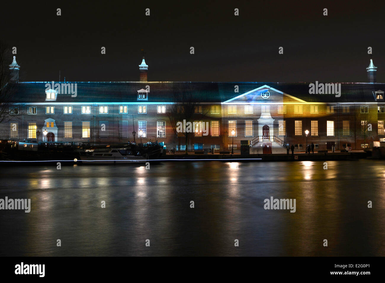 Paesi Bassi Amsterdam illuminazione luce del Museo Hermitage (dall'artista Teresa Mar) durante la Amsterdam Light Festival Foto Stock