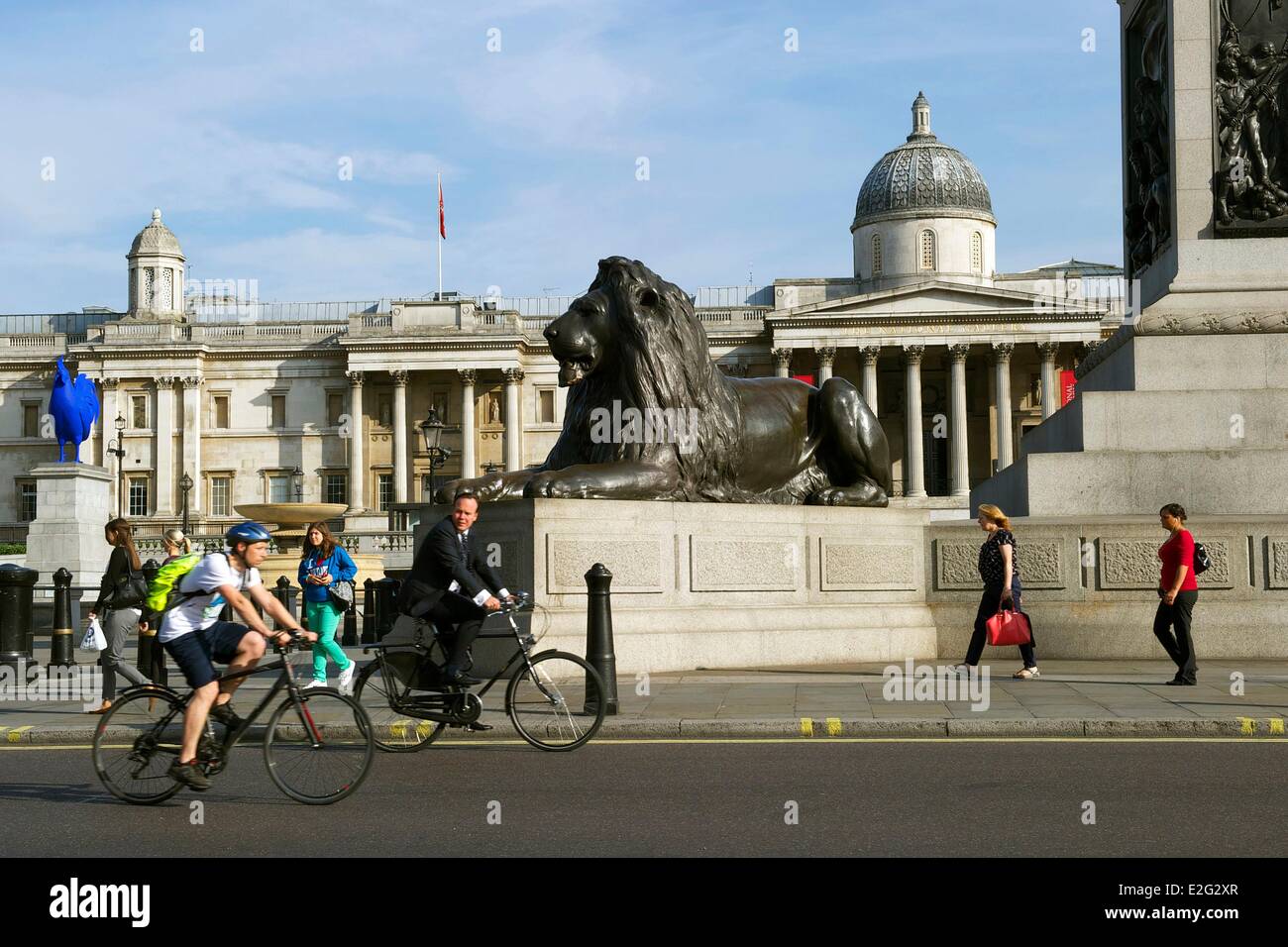 Regno Unito Londra Trafalgar square Nelson la colonna e la Galleria Nazionale in background Foto Stock