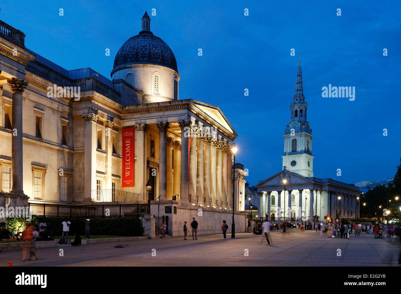 Regno Unito Londra Trafalgar square National Gallery e Saint Martin nei campi chiesa Foto Stock