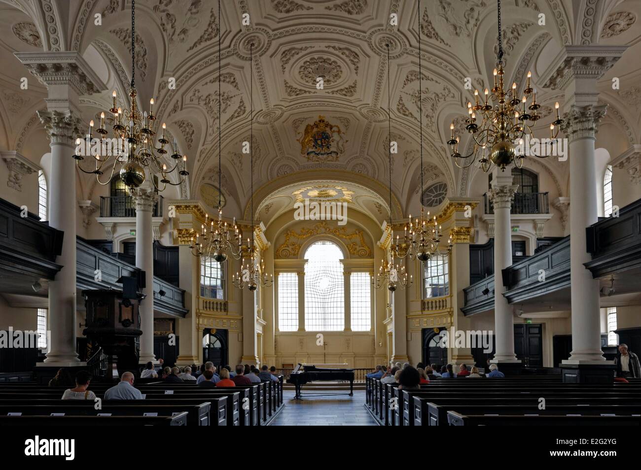 Regno Unito Londra Trafalgar square Saint Martin nei campi chiesa Foto Stock