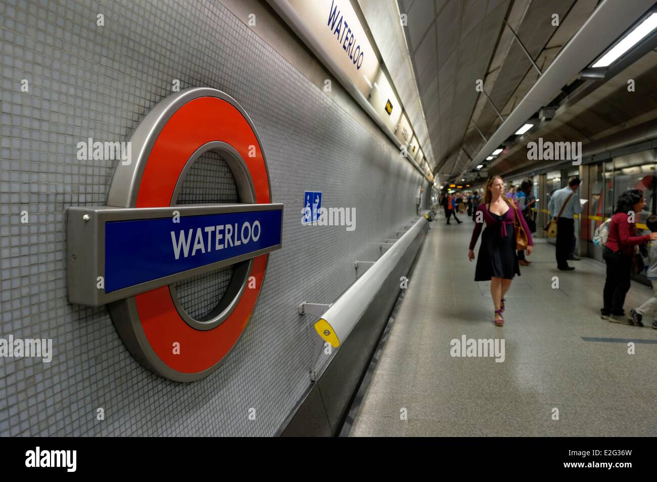 Regno Unito Londra Lambeth metropolitana stazione di Waterloo (il logo ½ ╗ sotterraneo è un nome brevettato una speciale Foto Stock
