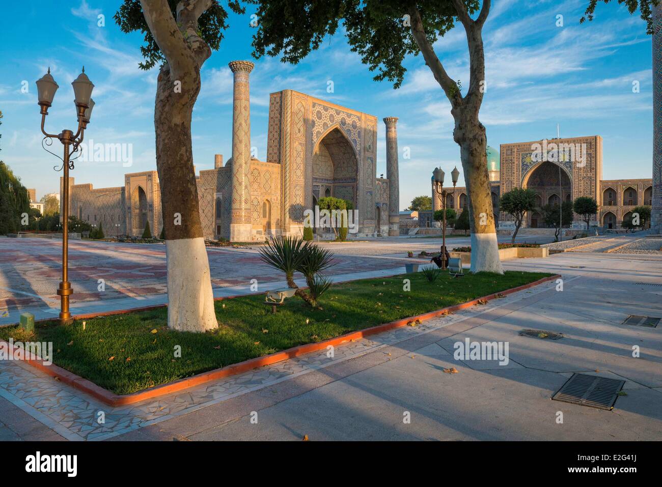 Uzbekistan Silk Road Samarcanda elencati come patrimonio mondiale dall UNESCO luogo Registan Ulugh Beg Madrasah Foto Stock