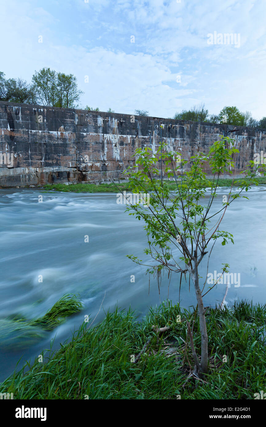 Abbandonato il fiume Holland Canal. Serbatoio di Rogers, East Gwillimbury, Ontario, Canada. Foto Stock