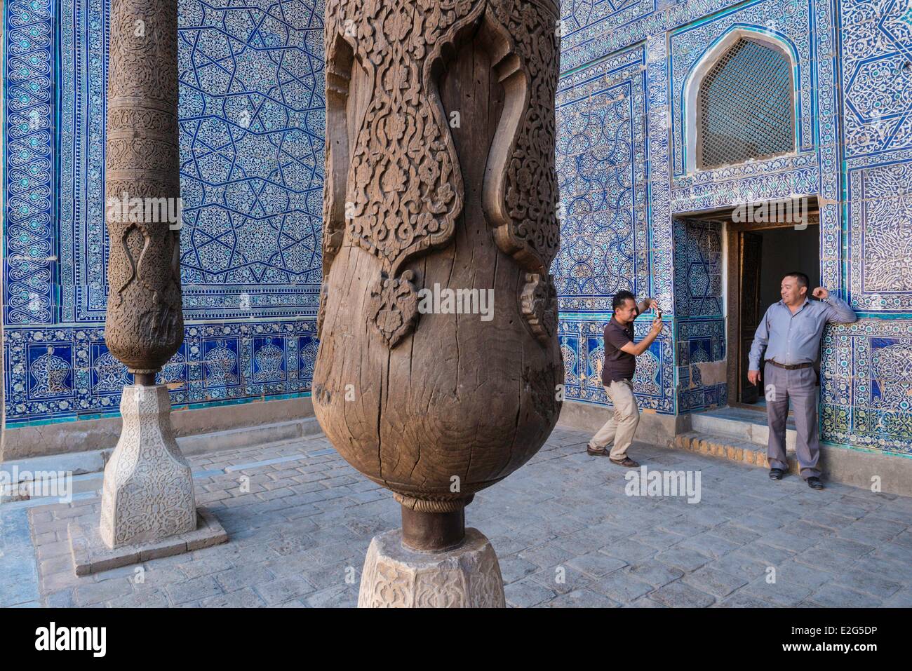 Uzbekistan Silk Road Khorezm Provincia Khiva Itchan Kala protetti città elencati come patrimonio mondiale dall' UNESCO Arca Palace turisti Foto Stock