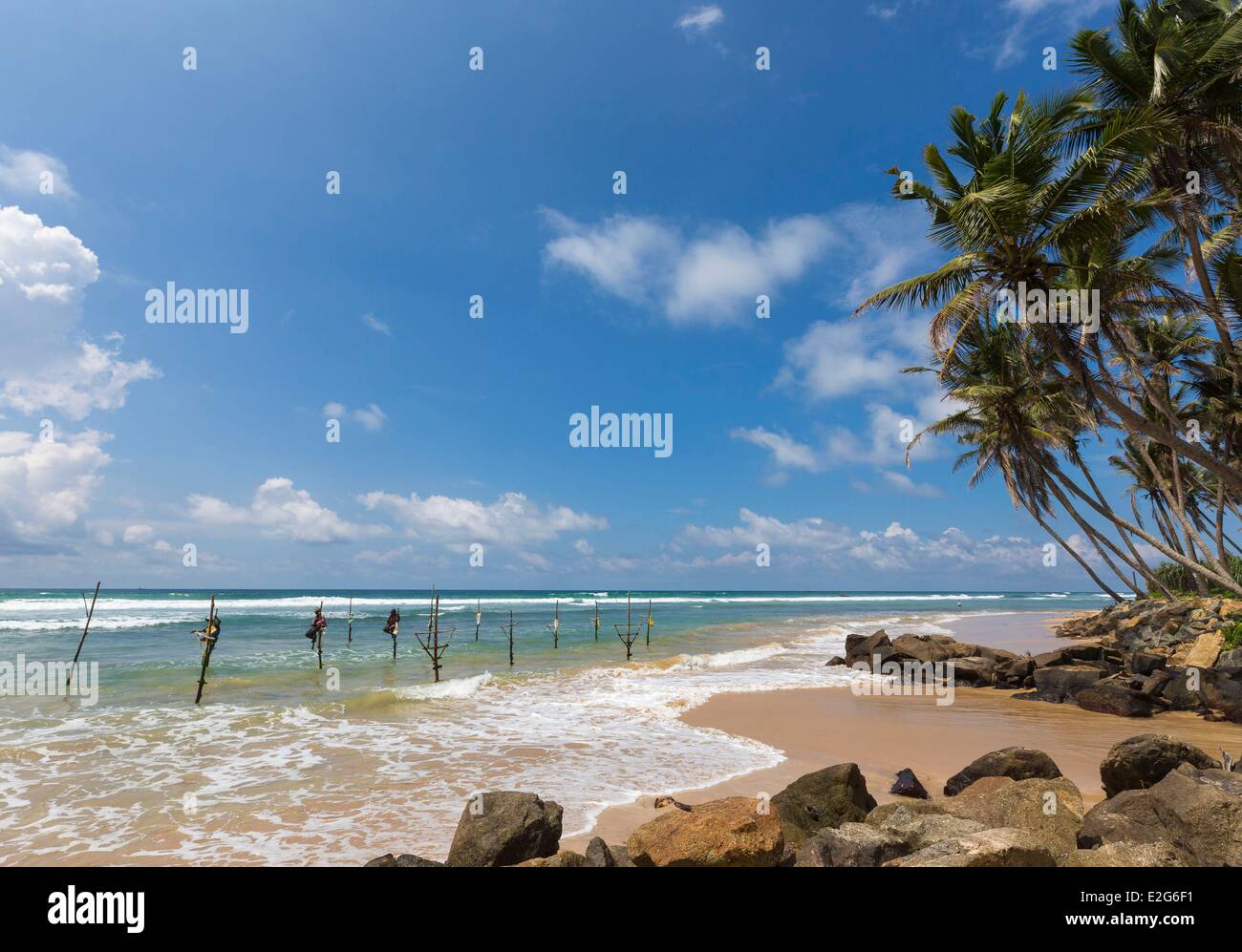 Sri Lanka provincia meridionale del distretto di Galle Ahangama stilt pescatori Foto Stock