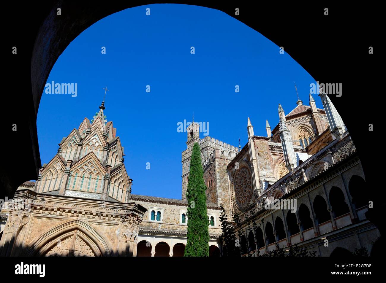 Spagna Estremadura Guadalupe il Monastero reale di Santa Maria de Guadalupe elencati come patrimonio mondiale dall' UNESCO Mudejar chiostro Foto Stock