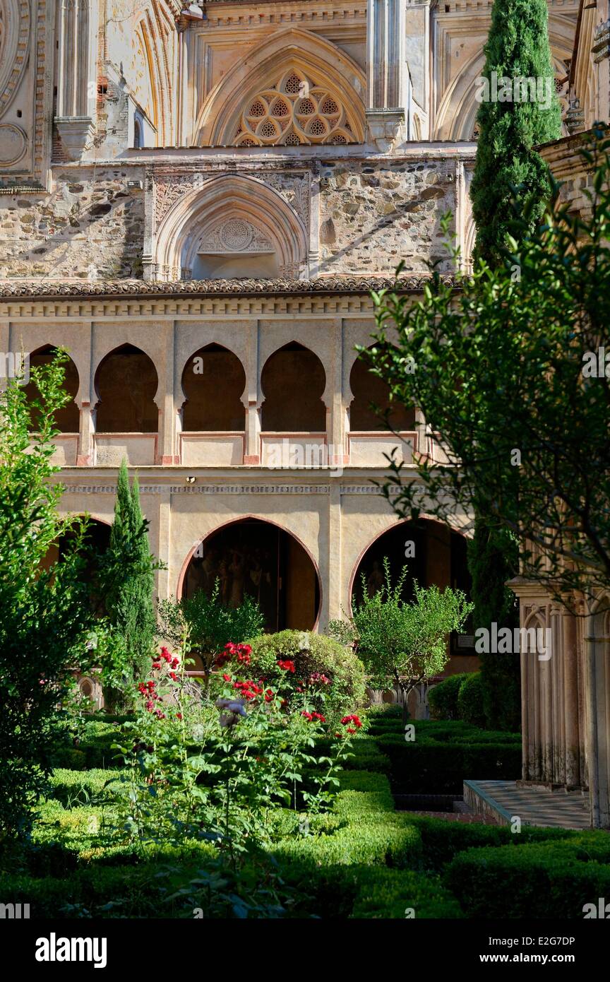 Spagna Estremadura Guadalupe il Monastero reale di Santa Maria de Guadalupe elencati come patrimonio mondiale dall' UNESCO Mudejar chiostro Foto Stock