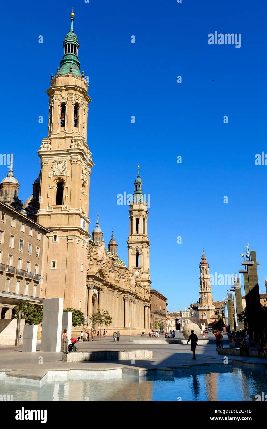 Spagna Aragona Zaragoza Plaza del Pilar Basilica del Pilar (Nostra Signora del Pilar e da La Seo Cattedrale San Salvador in background Foto Stock