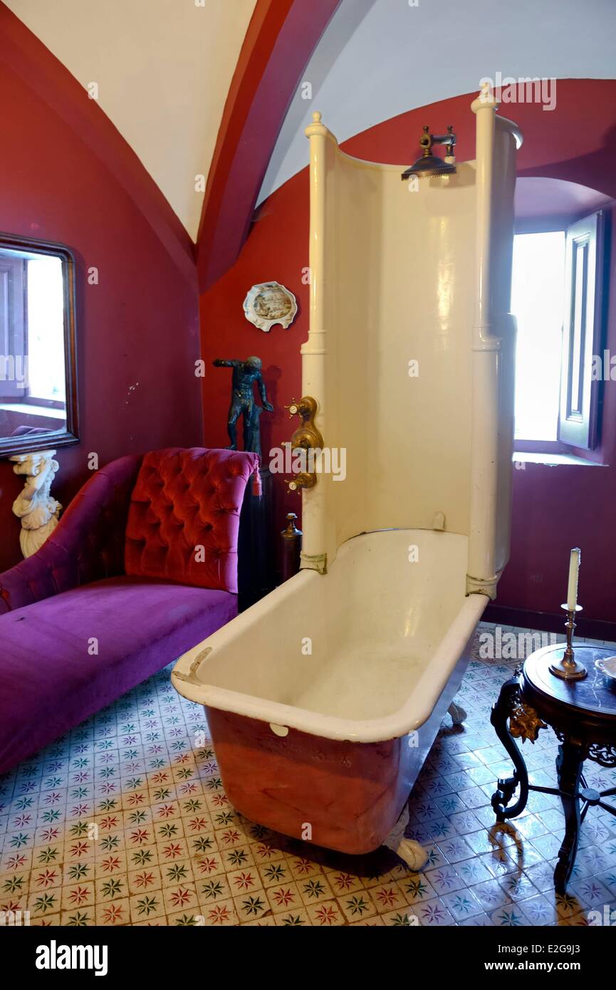 Portogallo Lisbona regione Pena di Sintra National Palace (Palacio Nacional da Pena) elencati come patrimonio mondiale dall' UNESCO doccia in bagno Foto Stock