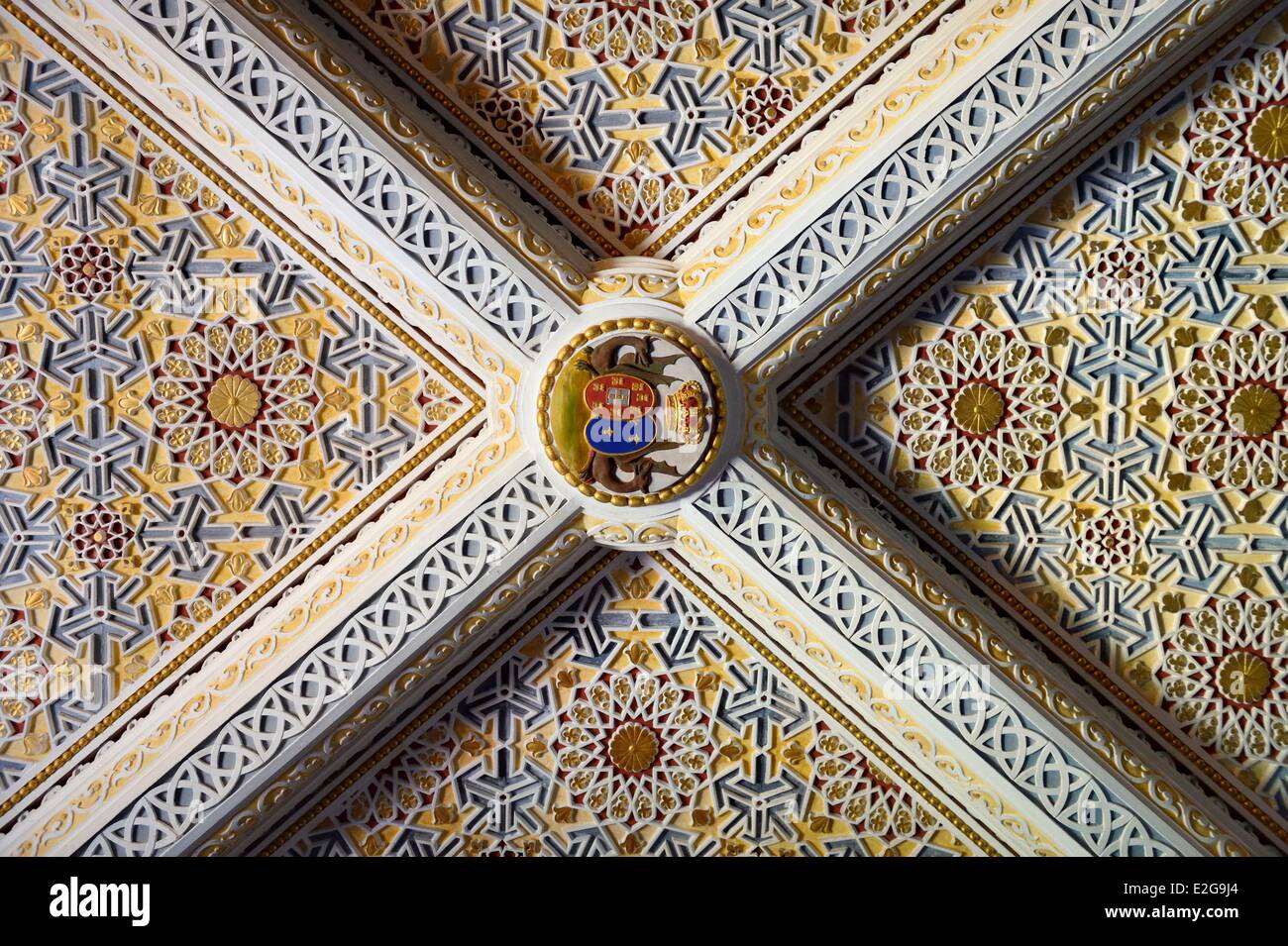 Portogallo Lisbona regione Pena di Sintra National Palace (Palacio Nacional da Pena) elencati come patrimonio mondiale dall UNESCO dettaglio a soffitto Foto Stock