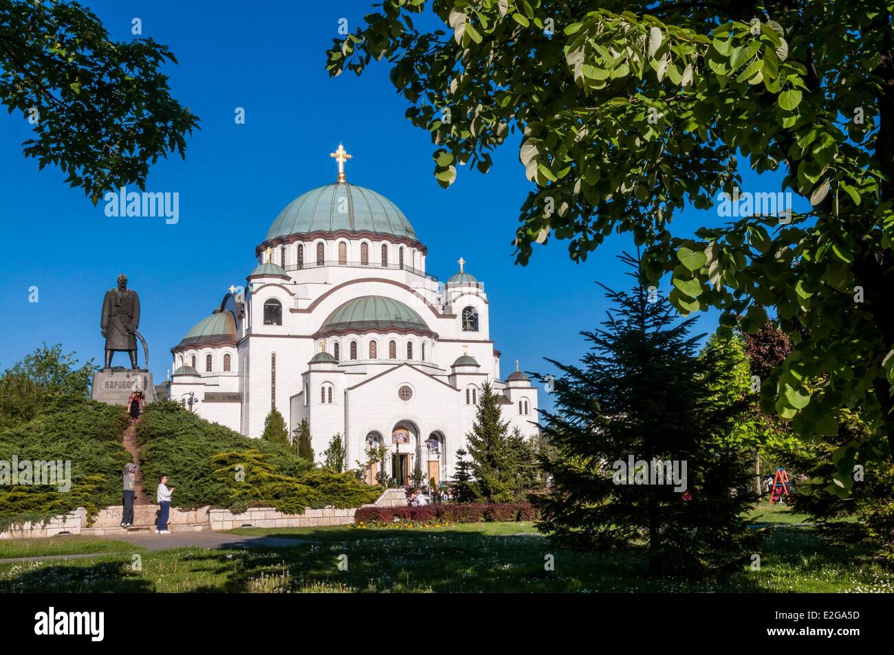La Serbia Belgrado San Sava orthdox chiesa e statua Karadjordje Foto Stock