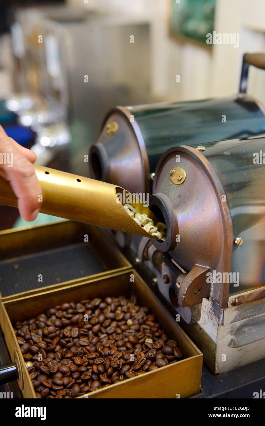 Panama Chiriqui provincia Boquete piantagione di caffè Finca Lerida tostatura i chicchi di caffè Foto Stock