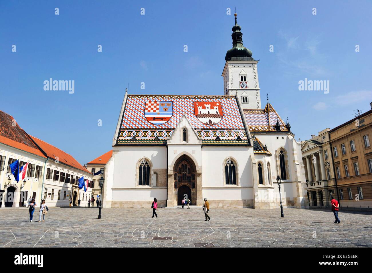 Croazia Zagabria città vecchia Gradec distretto XIII e XIV secolo San Marco Chiesa Croazia bracci sul tetto policromo con piastrelle smaltate a destra Foto Stock Croazia Zagabria città vecchia Gradec distretto XIII e XIV secolo San Marco Chiesa Croazia bracci sul tetto policromo con piastrelle smaltate a destra Foto Stock