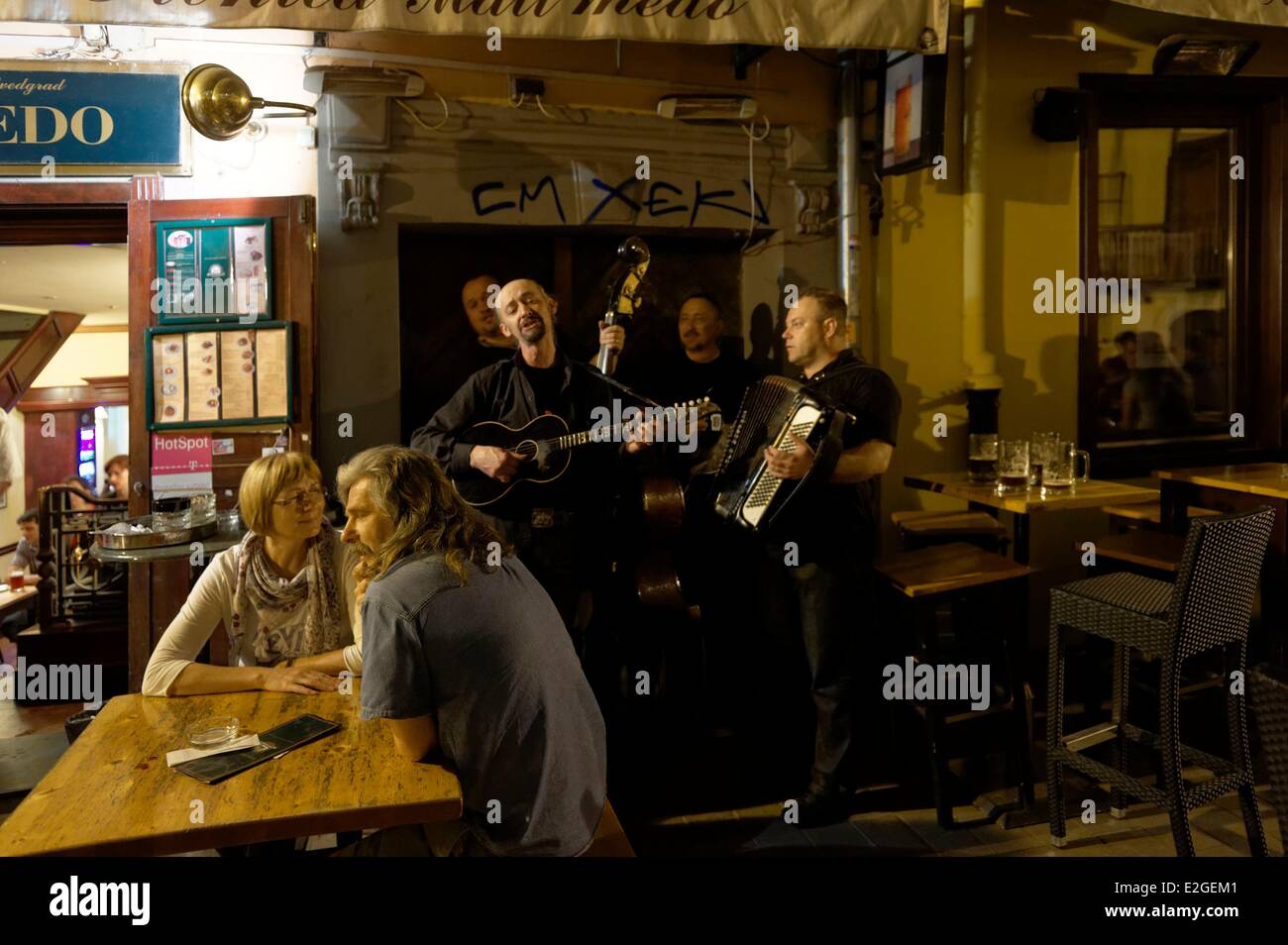 Croazia Zagabria Kaptol distretto via Tkalciceva Mali Medo ristorante Foto Stock