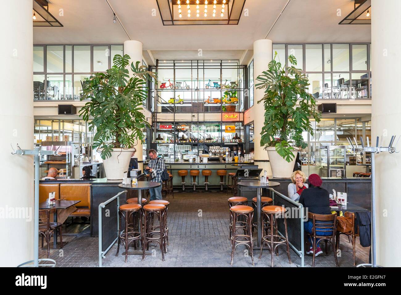 Paesi Bassi Olanda meridionale Rotterdam Dudok caffè brasserie aperto nel 1991 in un edificio progettato nel 1945 dall'architetto WM Dudok Foto Stock