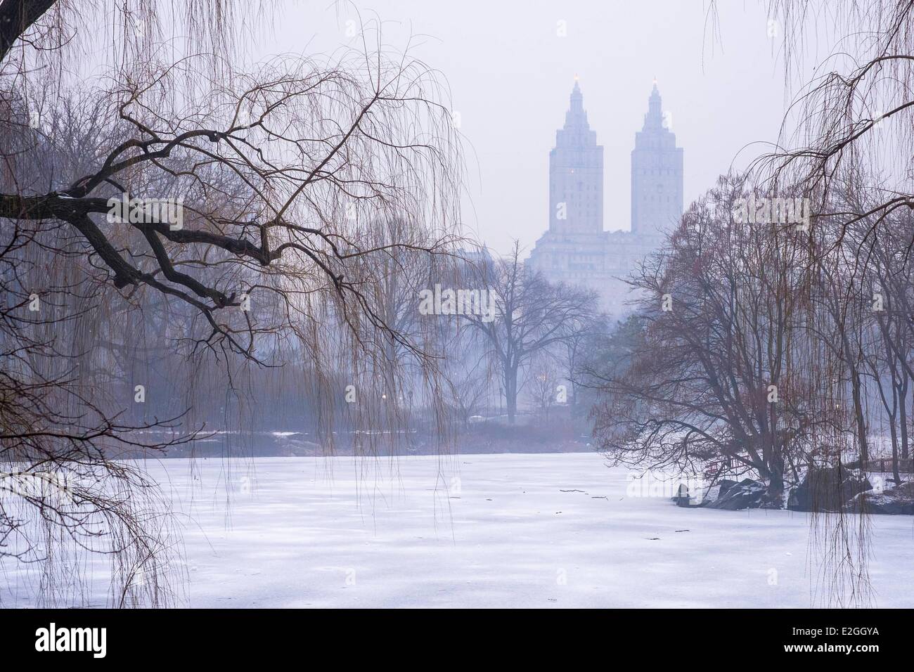 Stati Uniti New York Manhattan Central Park in inverno San Remo Appartamenti Foto Stock