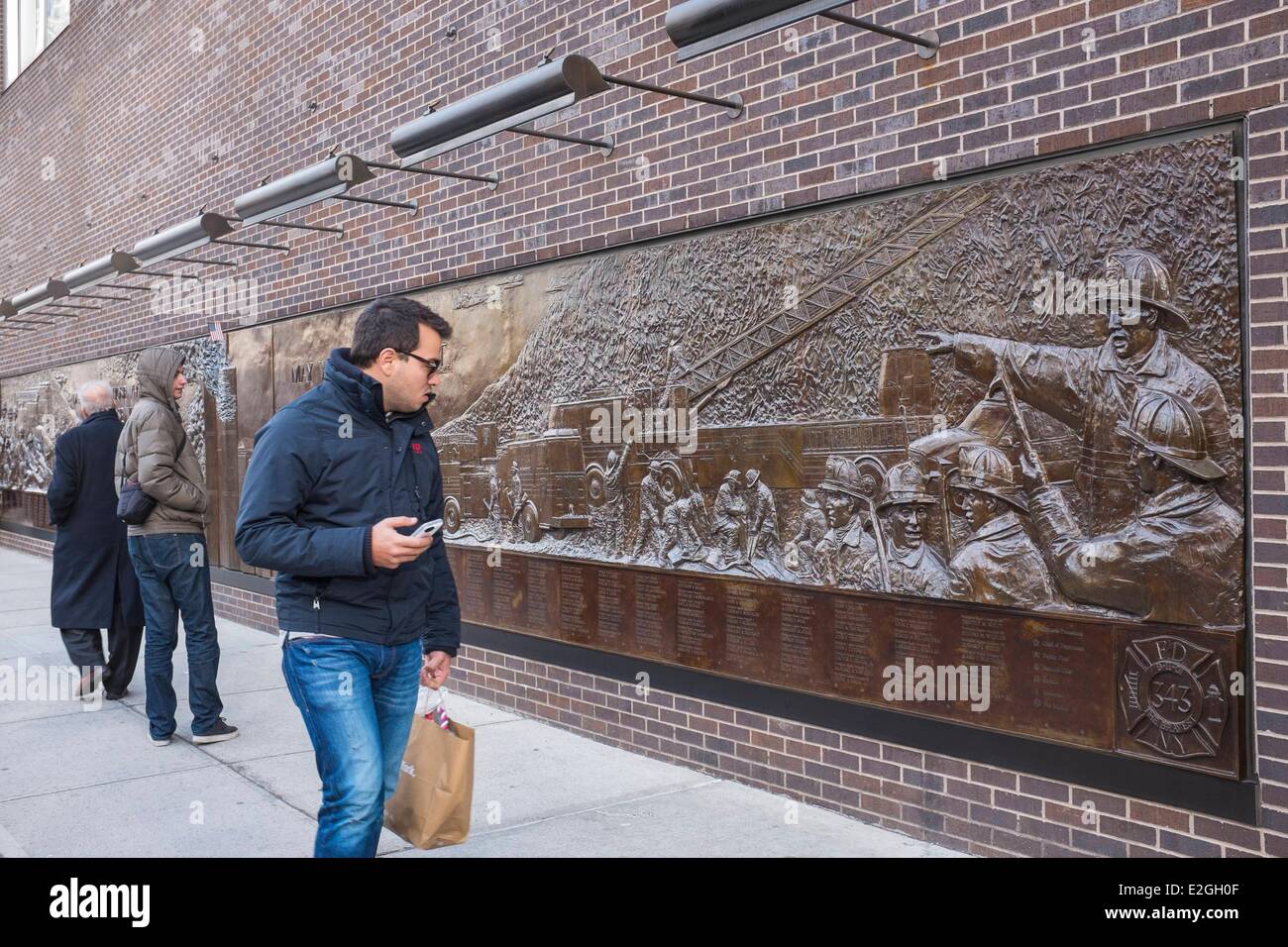 Stati Uniti New York Manhattan Lower Manhattan Financial District Ground Zero memorial in onore dei vigili del fuoco di New York Foto Stock