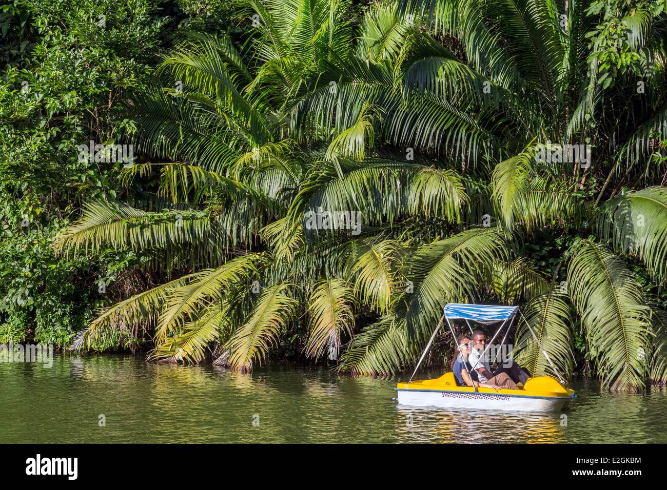Panama Colon provincia Portobelo La Represa pedalò sul lago Foto Stock
