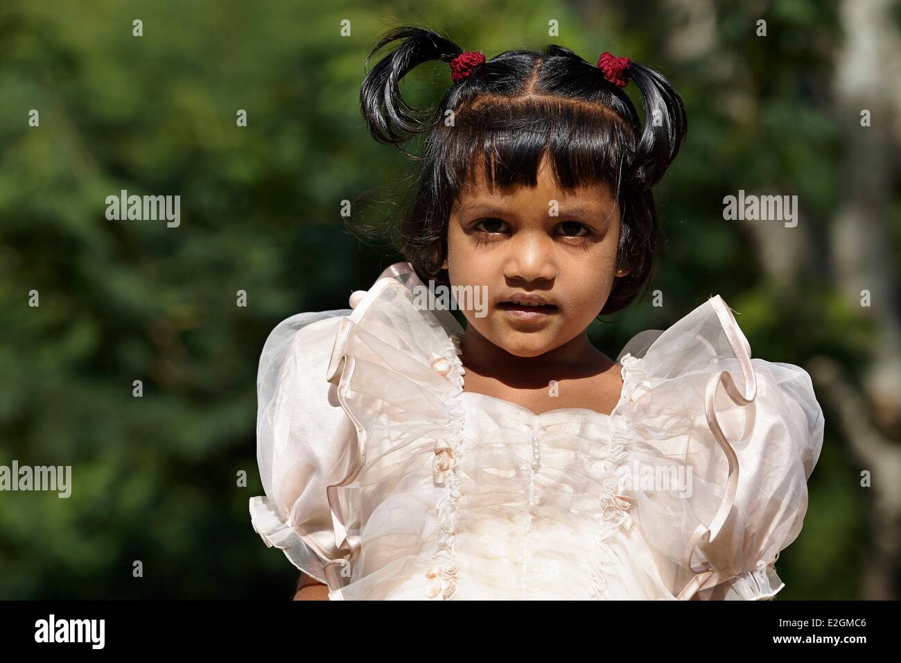 Sri Lanka Provincia Uva Haputale Lipton sede del ritratto di bambina in domenica migliori Foto Stock