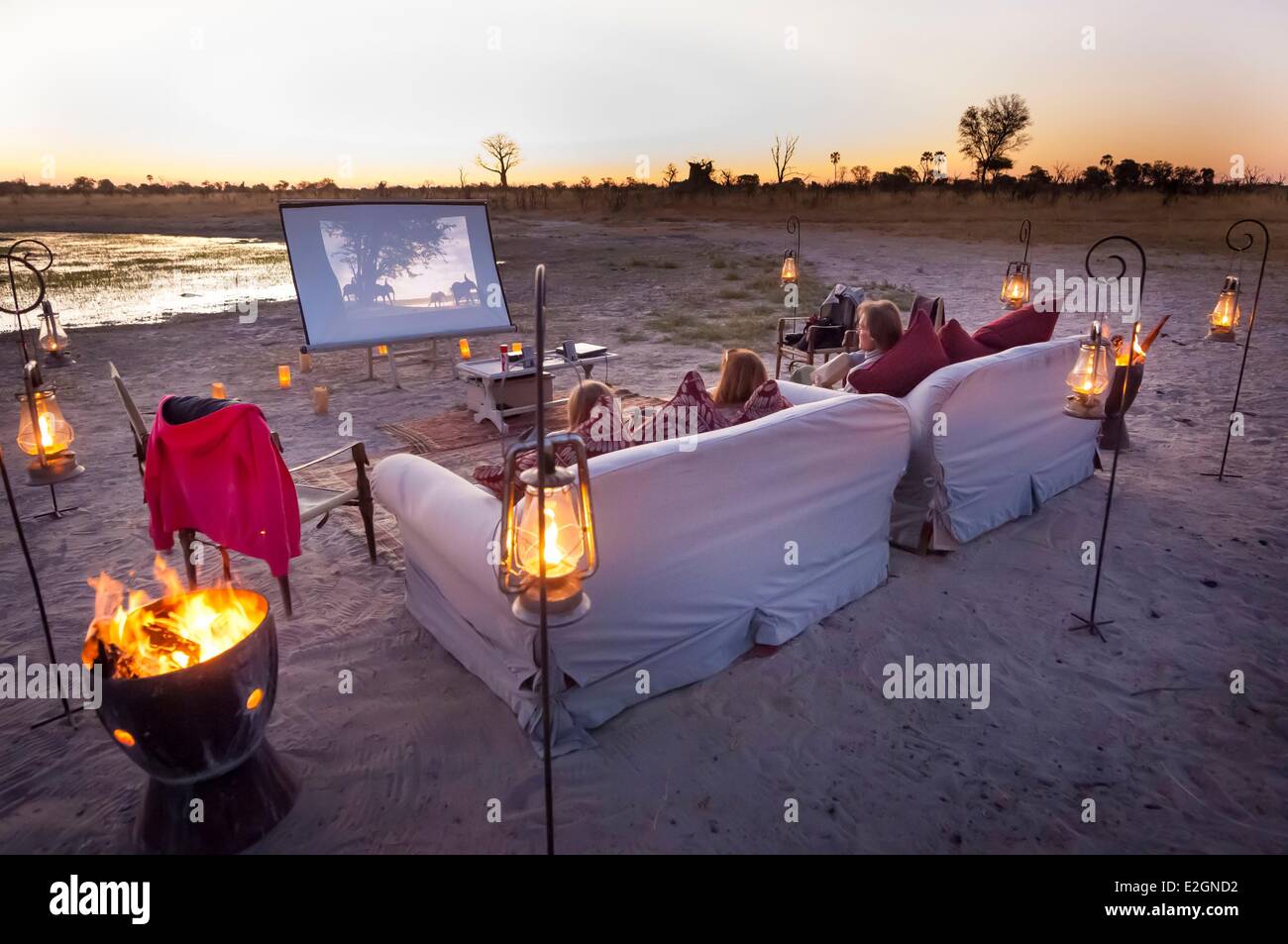Il Botswana nord ovest District Okavango Delta Abu Lodge serata al cinema nella boccola Foto Stock